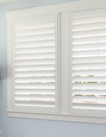 Hidden tilt rod shutters closed. Plantation shutters with hidden tilt rods in Dallas